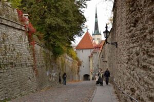 15-euro-tallinn-old-town-001