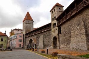 15-euro-tallinn-old-town-002