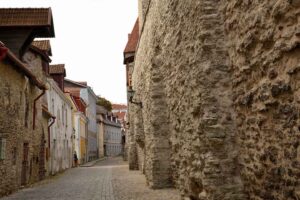 15-euro-tallinn-old-town-005